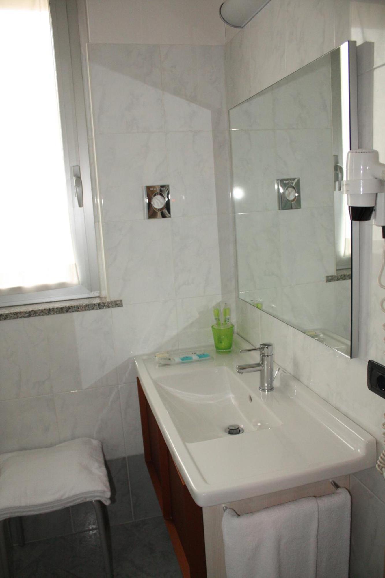 Hotel 2C Леняно Екстериор снимка