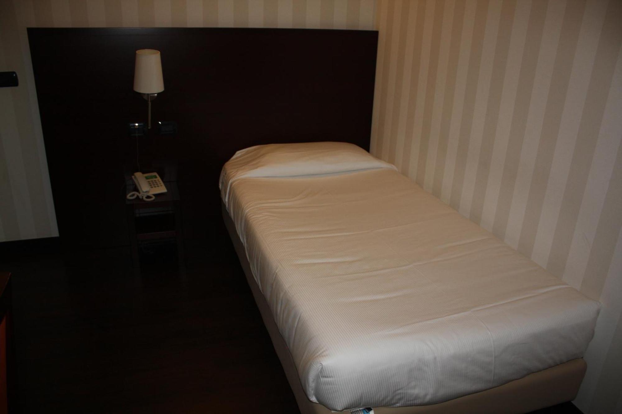Hotel 2C Леняно Екстериор снимка