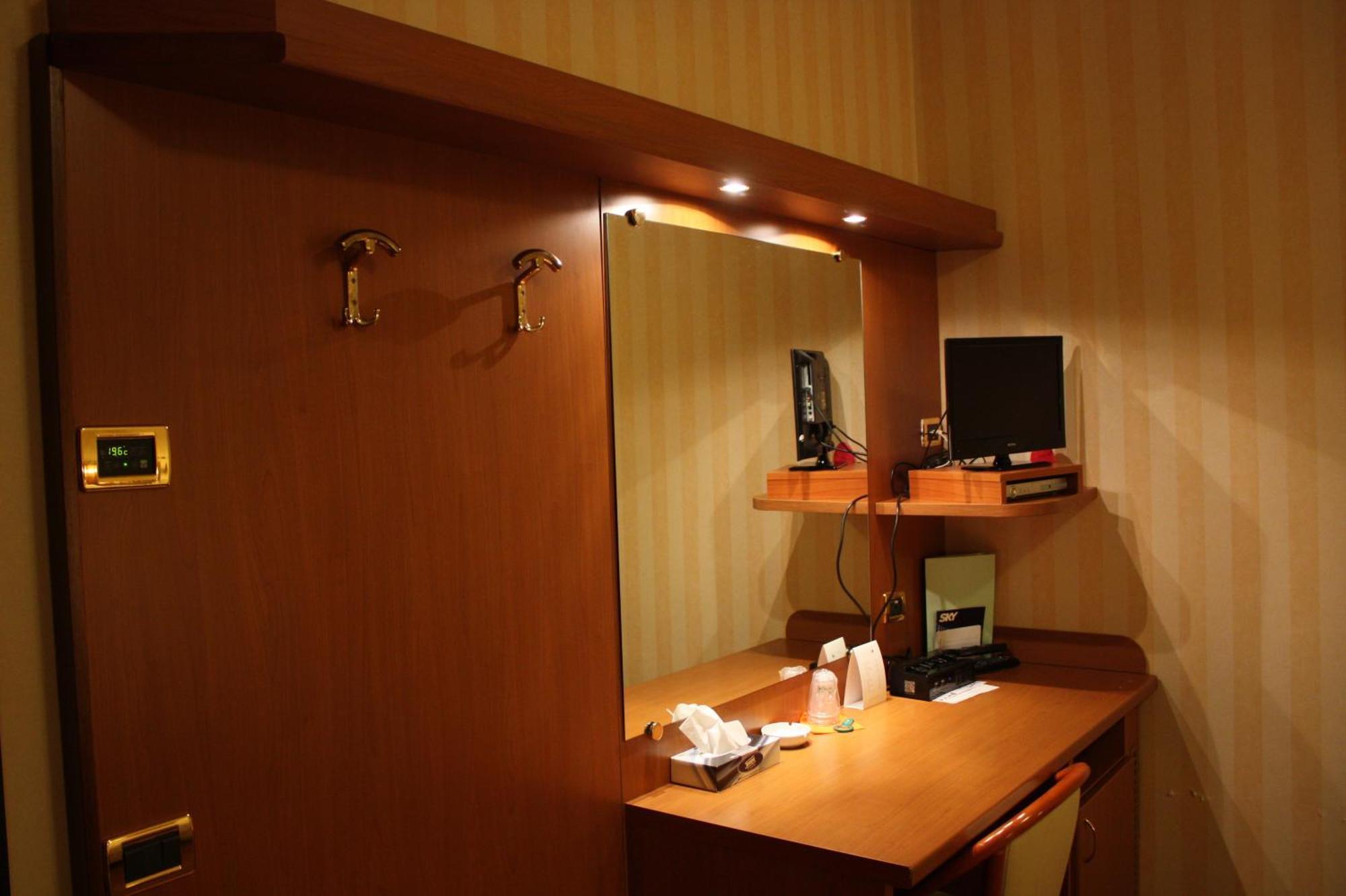 Hotel 2C Леняно Екстериор снимка