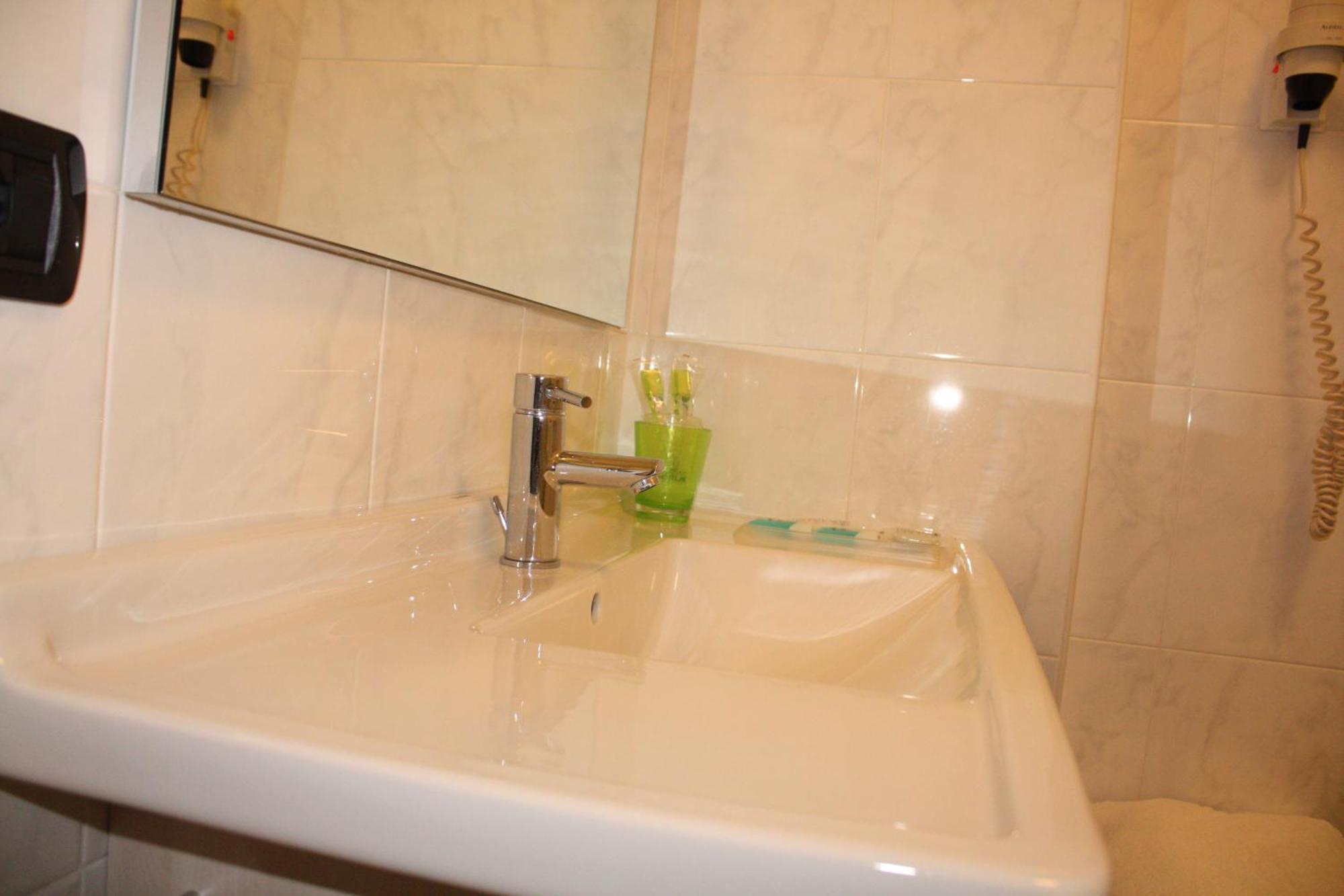 Hotel 2C Леняно Екстериор снимка