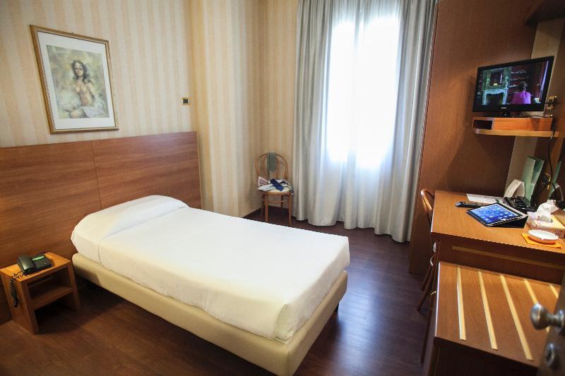 Hotel 2C Леняно Екстериор снимка