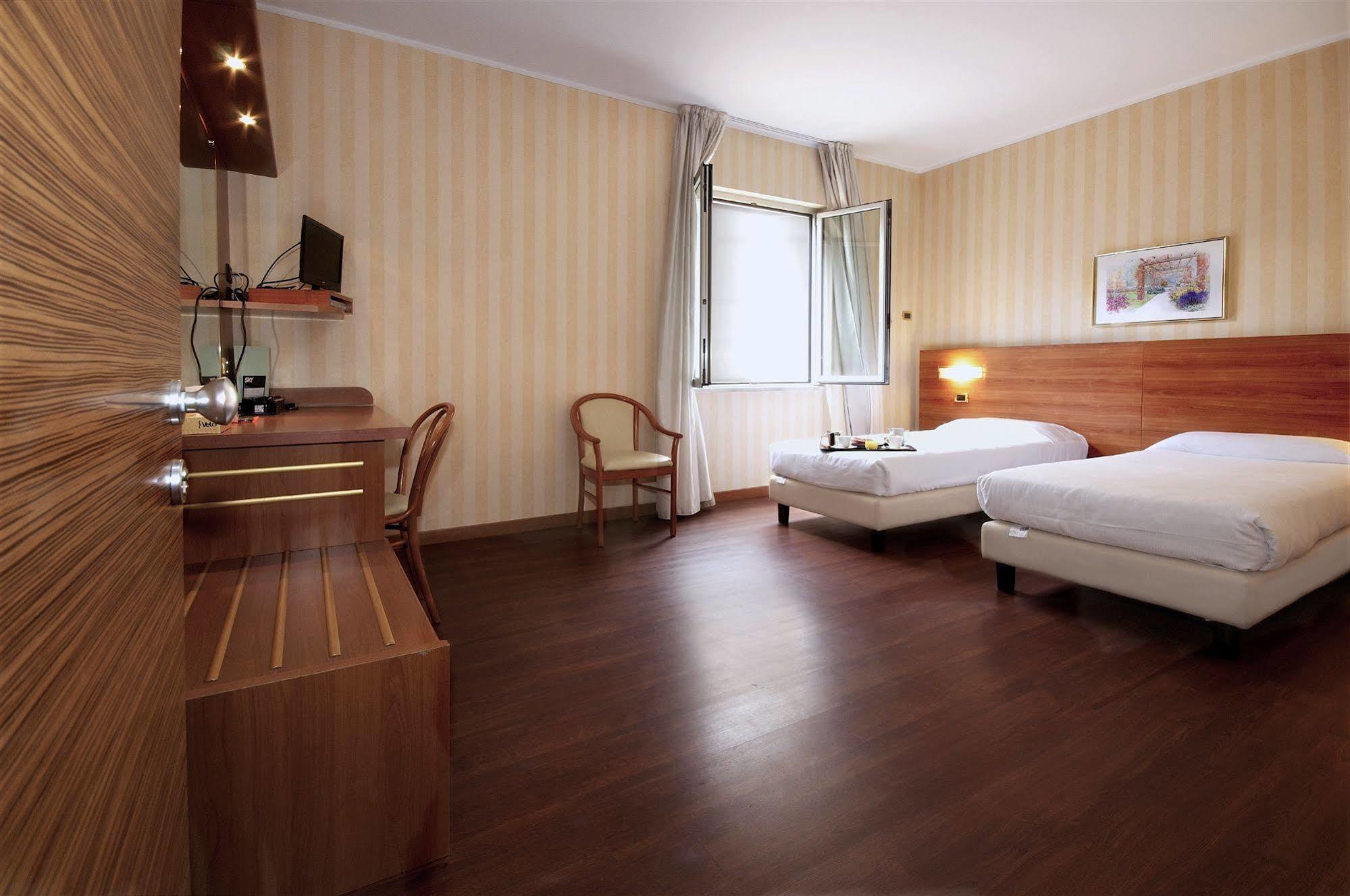 Hotel 2C Леняно Екстериор снимка