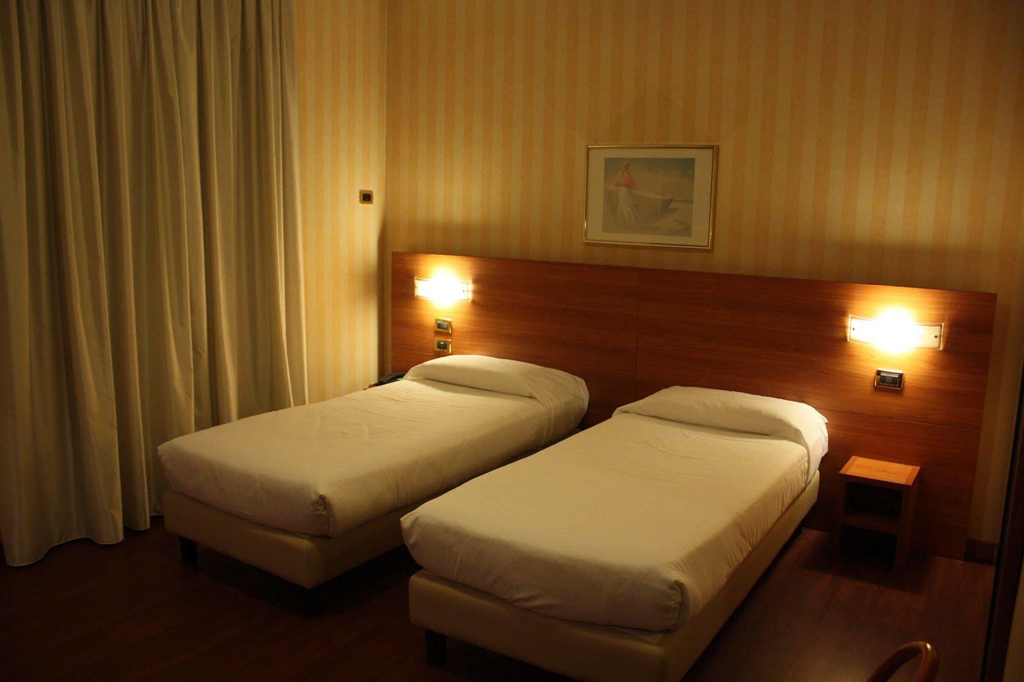 Hotel 2C Леняно Екстериор снимка