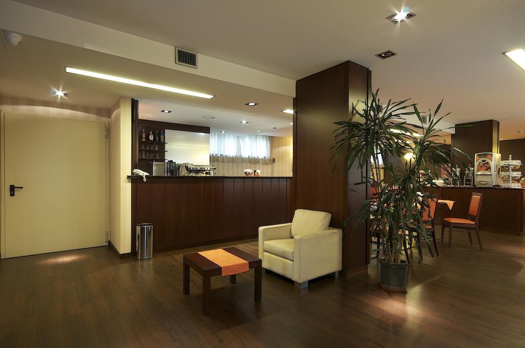 Hotel 2C Леняно Екстериор снимка
